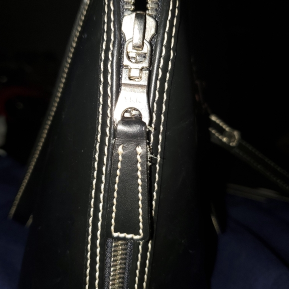 3 Dooney & Burke Womans Hand bags - Picture 6 of 8